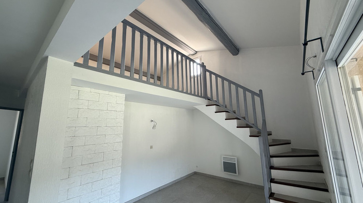 Ma-Cabane - Location Appartement Saint-Mitre-les-Remparts, 74 m²