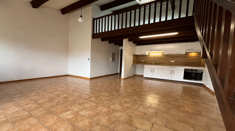 Ma-Cabane - Location Appartement SAINT-MITRE-LES-REMPARTS, 57 m²