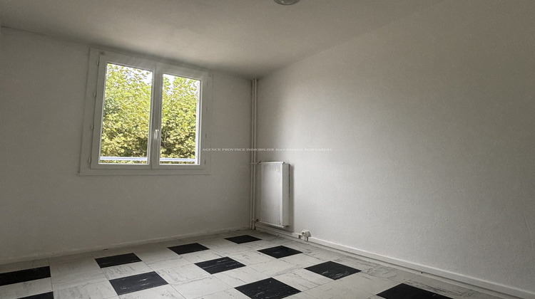 Ma-Cabane - Location Appartement Saint-Paul-Trois-Châteaux, 65 m²