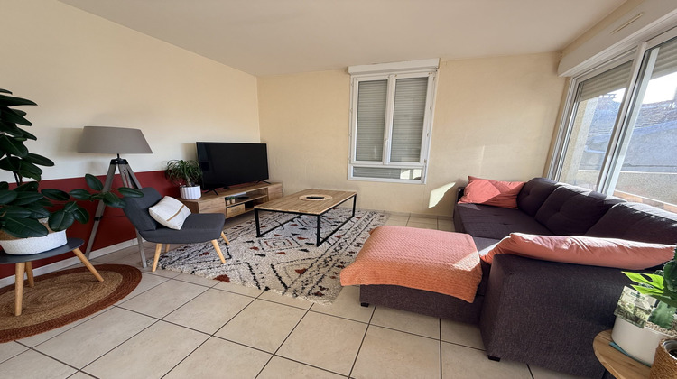 Ma-Cabane - Location Appartement SAINT-SIMEON-DE-BRESSIEUX, 72 m²
