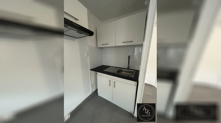 Ma-Cabane - Location Appartement Sainte-Mesme, 27 m²