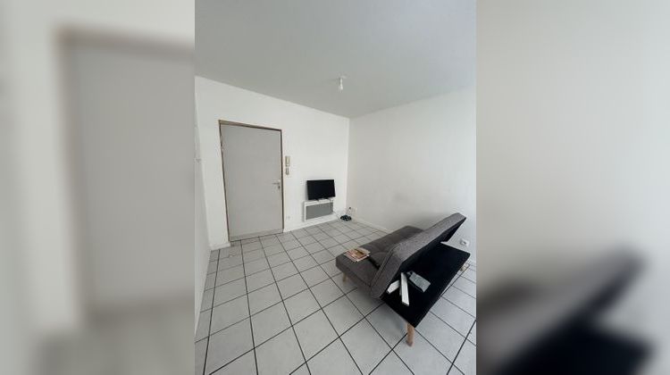 Ma-Cabane - Location Appartement Saintes, 33 m²