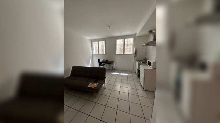 Ma-Cabane - Location Appartement Saintes, 33 m²