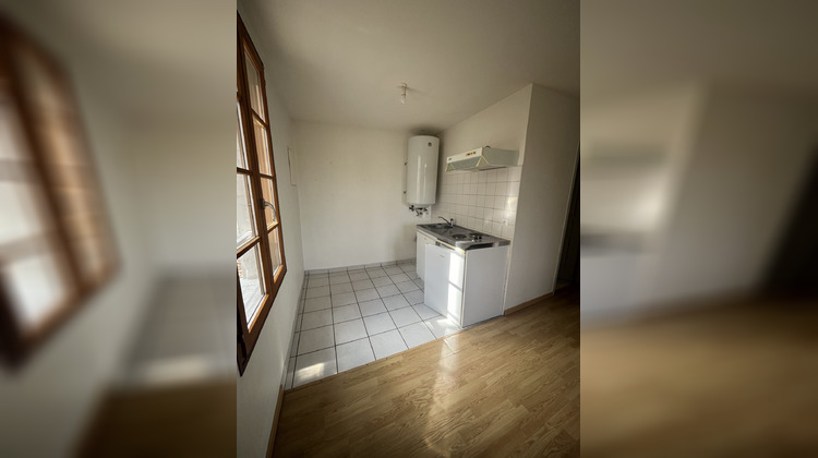 Ma-Cabane - Location Appartement Saintes, 27 m²