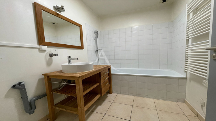 Ma-Cabane - Location Appartement SAINTES, 73 m²