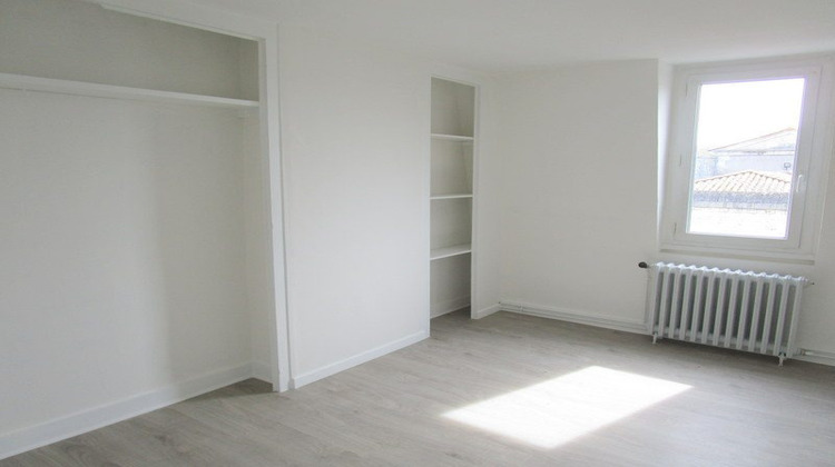 Ma-Cabane - Location Appartement Saintes, 49 m²