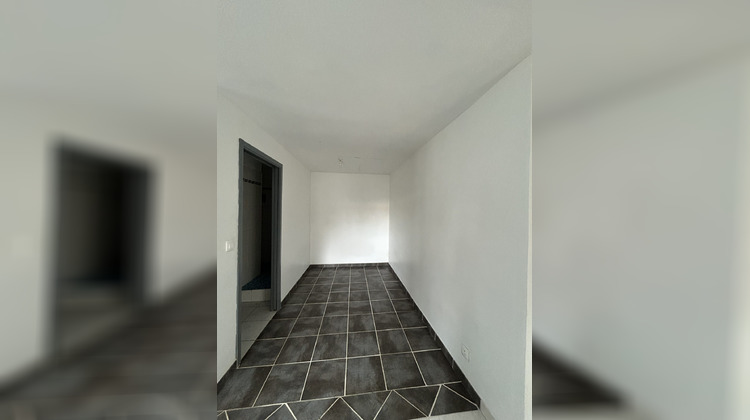 Ma-Cabane - Location Appartement Saintes, 25 m²