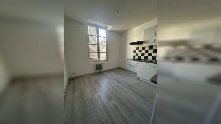 Ma-Cabane - Location Appartement Saintes, 25 m²