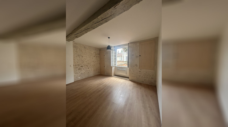 Ma-Cabane - Location Appartement Saintes, 30 m²