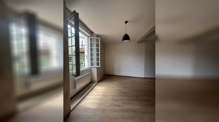 Ma-Cabane - Location Appartement Saintes, 30 m²