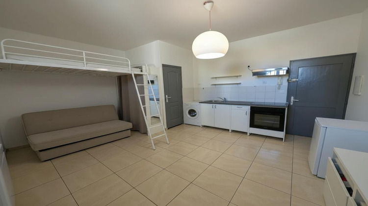 Ma-Cabane - Location Appartement SALON DE PROVENCE, 20 m²
