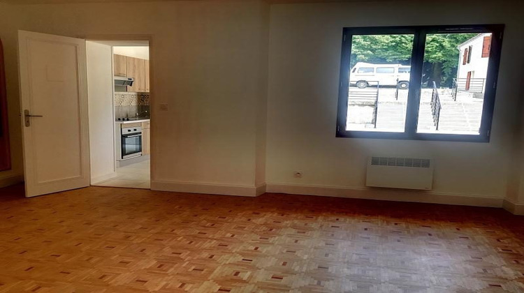 Ma-Cabane - Location Appartement Sauveterre-de-Guyenne, 68 m²
