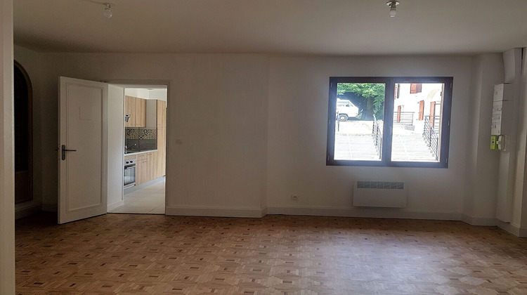 Ma-Cabane - Location Appartement Sauveterre-de-Guyenne, 68 m²