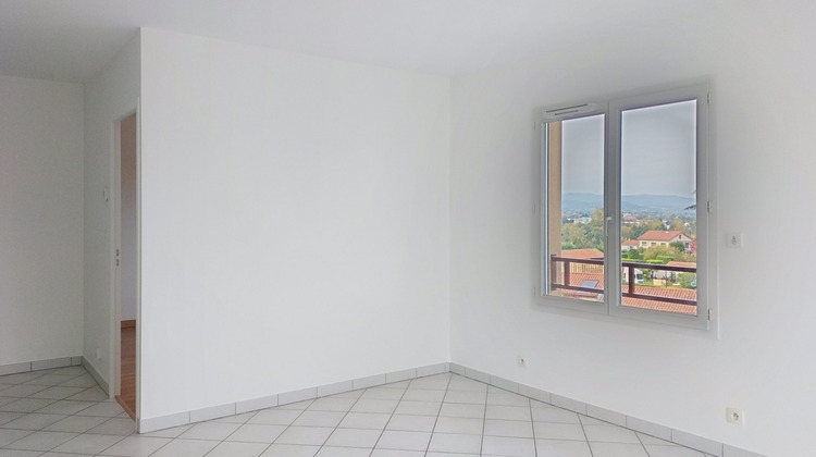 Ma-Cabane - Location Appartement SAVIGNEUX, 67 m²