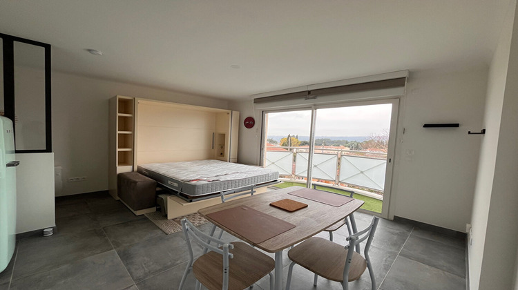 Ma-Cabane - Location Appartement SEILLONS-SOURCE-D'ARGENS, 28 m²