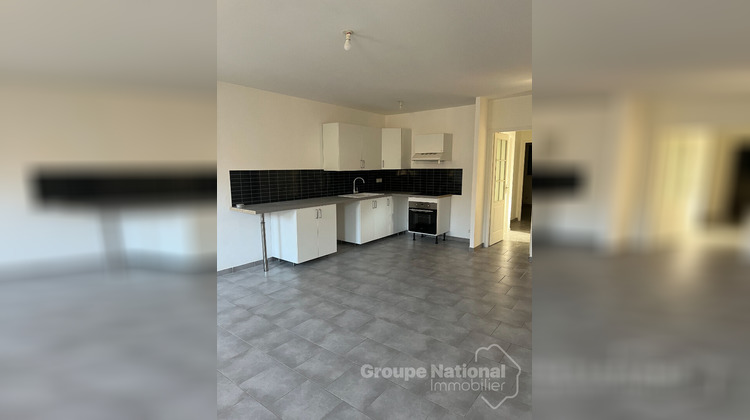 Ma-Cabane - Location Appartement SEILLONS-SOURCE-D'ARGENS, 66 m²