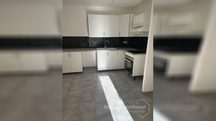 Ma-Cabane - Location Appartement SEILLONS-SOURCE-D'ARGENS, 66 m²