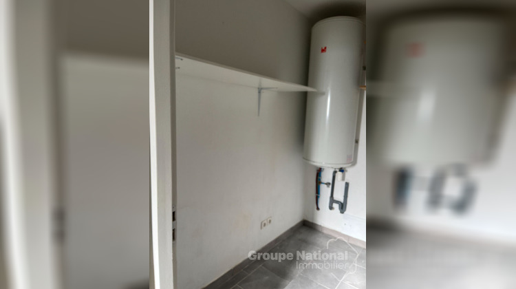 Ma-Cabane - Location Appartement SEILLONS-SOURCE-D'ARGENS, 66 m²