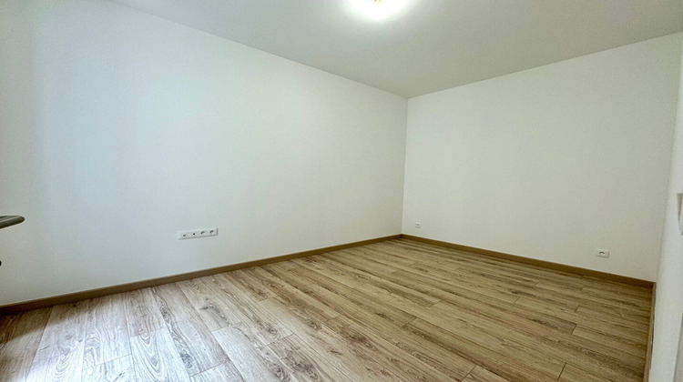 Ma-Cabane - Location Appartement SENAS, 50 m²