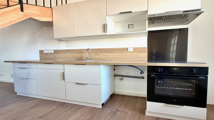 Ma-Cabane - Location Appartement SENAS, 59 m²