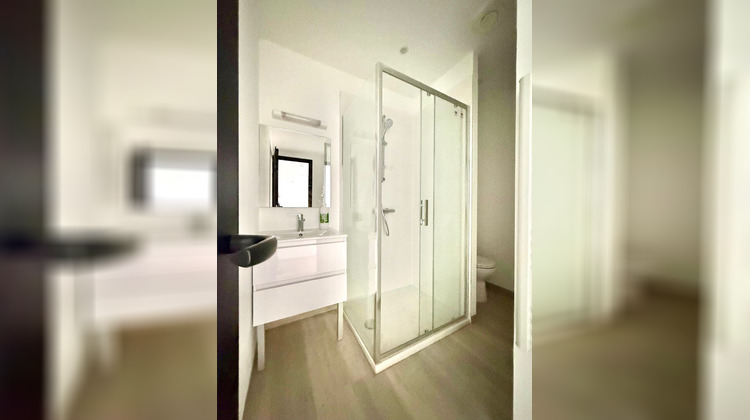 Ma-Cabane - Location Appartement SENAS, 59 m²