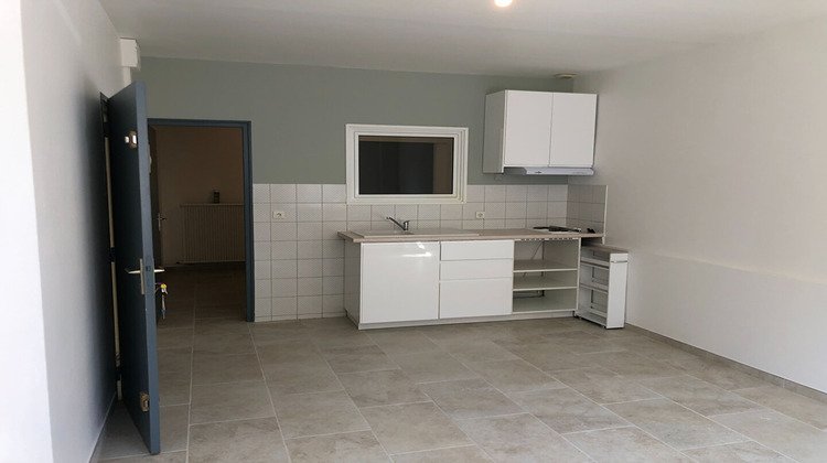 Ma-Cabane - Location Appartement SENAS, 39 m²