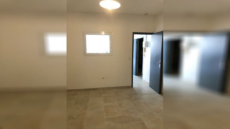 Ma-Cabane - Location Appartement SENAS, 39 m²