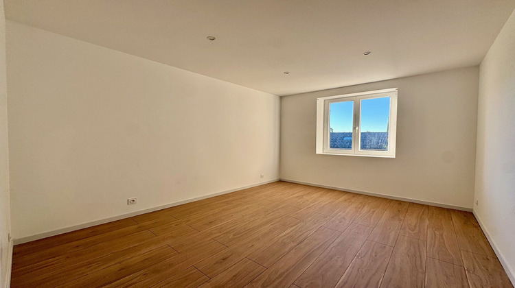 Ma-Cabane - Location Appartement SENAS, 69 m²