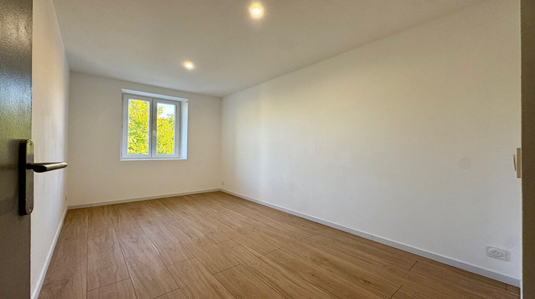 Ma-Cabane - Location Appartement SENAS, 69 m²