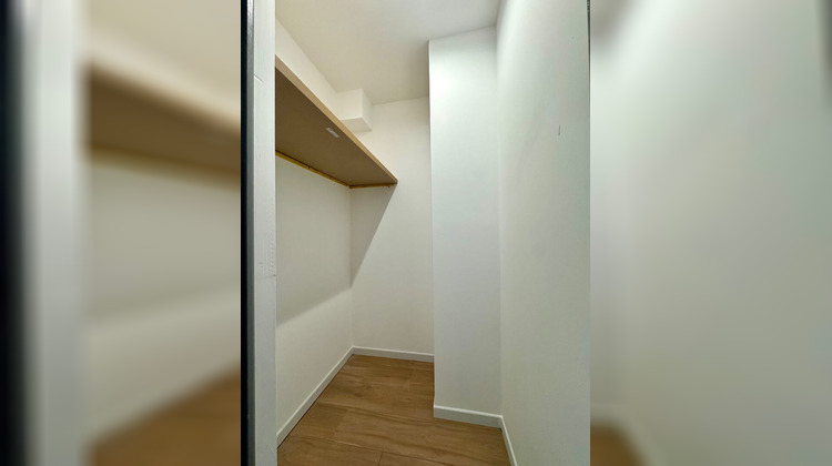 Ma-Cabane - Location Appartement SENAS, 69 m²