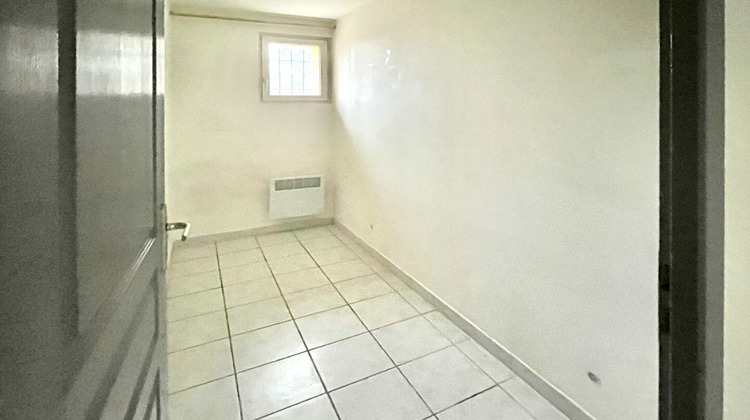Ma-Cabane - Location Appartement SENAS, 45 m²