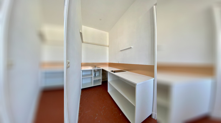 Ma-Cabane - Location Appartement SENAS, 57 m²