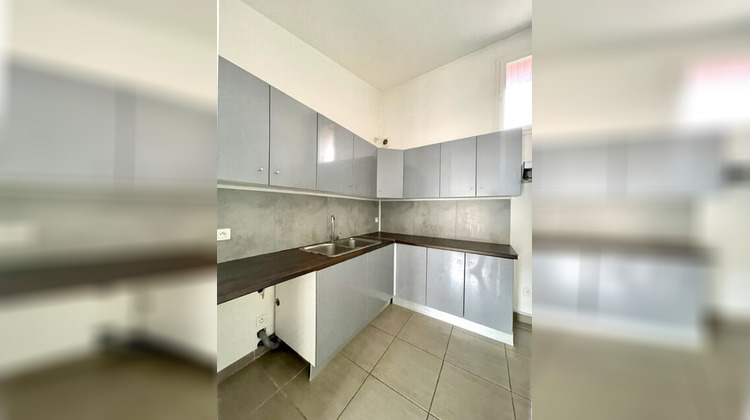 Ma-Cabane - Location Appartement SENAS, 54 m²