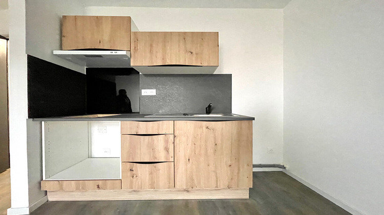 Ma-Cabane - Location Appartement SENAS, 30 m²