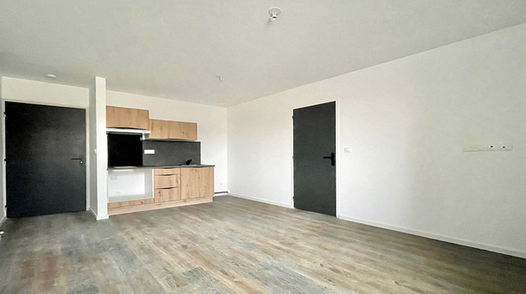 Ma-Cabane - Location Appartement SENAS, 30 m²