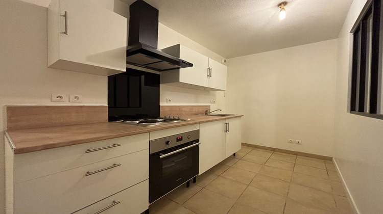 Ma-Cabane - Location Appartement SENAS, 30 m²