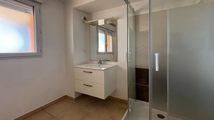 Ma-Cabane - Location Appartement SENAS, 30 m²