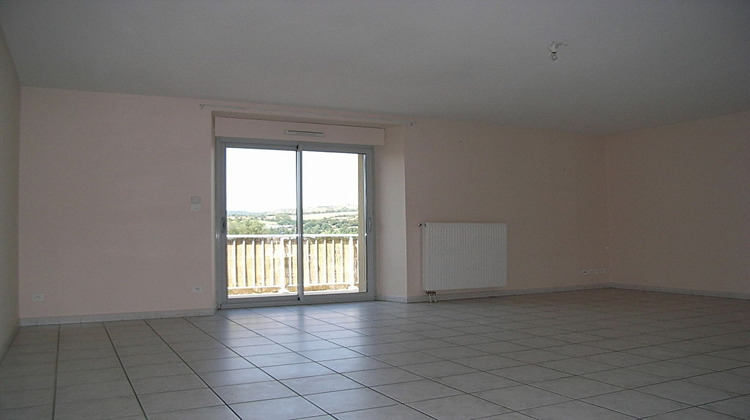 Ma-Cabane - Location Appartement SEVERAC-LE-CHATEAU, 90 m²