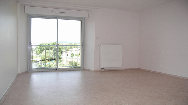 Ma-Cabane - Location Appartement SEVERAC-LE-CHATEAU, 90 m²