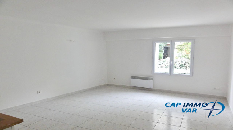 Ma-Cabane - Location Appartement Signes, 34 m²