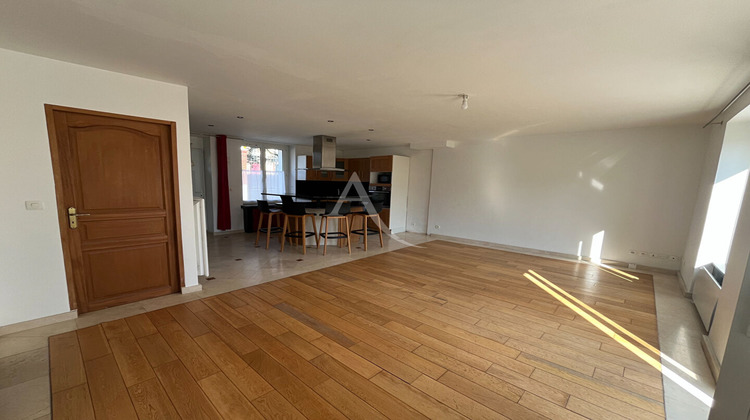 Ma-Cabane - Location Appartement SOLERS, 53 m²