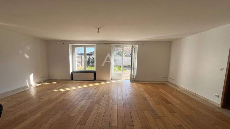 Ma-Cabane - Location Appartement SOLERS, 53 m²