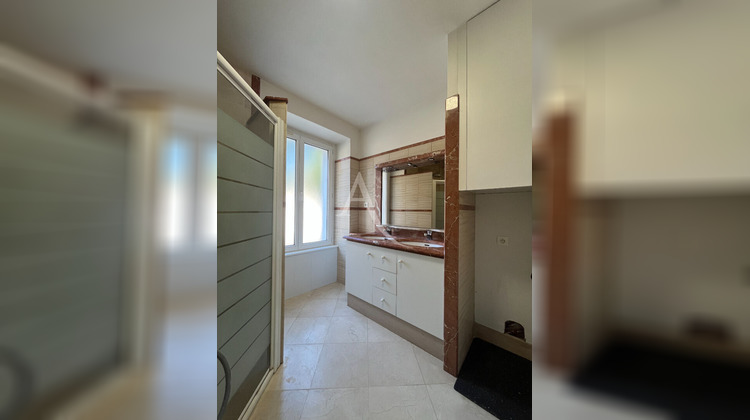 Ma-Cabane - Location Appartement SOLERS, 53 m²