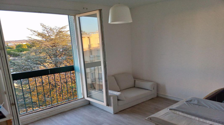 Ma-Cabane - Location Appartement SORGUES, 57 m²