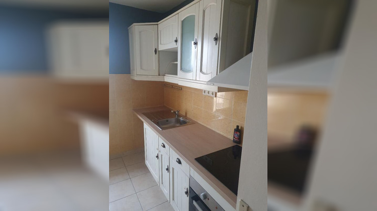 Ma-Cabane - Location Appartement SORGUES, 54 m²
