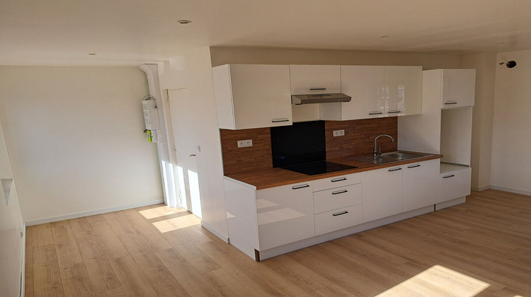 Ma-Cabane - Location Appartement SOURDON, 67 m²