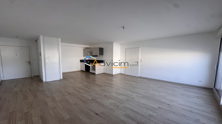 Ma-Cabane - Location Appartement ST JEAN DE LA RUELLE, 61 m²