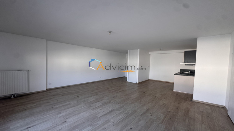 Ma-Cabane - Location Appartement ST JEAN DE LA RUELLE, 61 m²