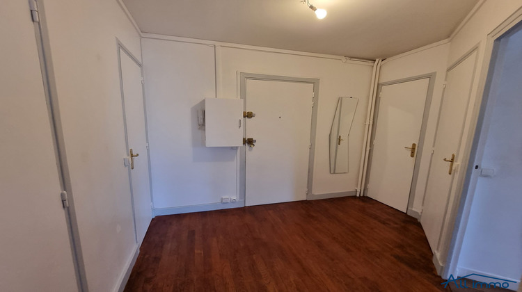 Ma-Cabane - Location Appartement ST MAUR DES FOSSES, 48 m²