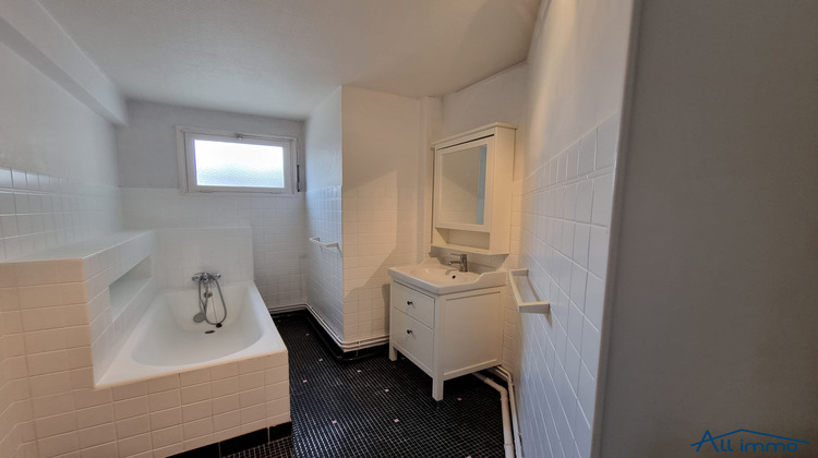 Ma-Cabane - Location Appartement ST MAUR DES FOSSES, 48 m²